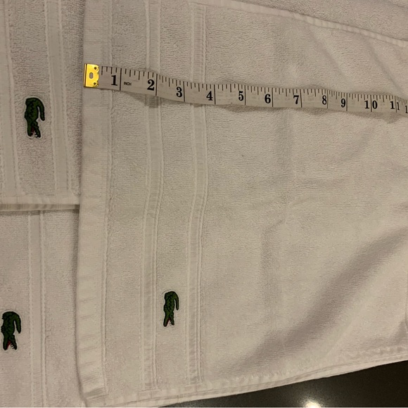 Guest towel set white Lacoste towel set. - Picture 7 of 9